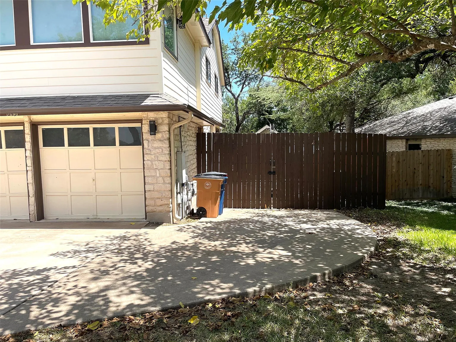 4 bed, 2.5 bath, 2350 sqft, $3,300 — Photo 3