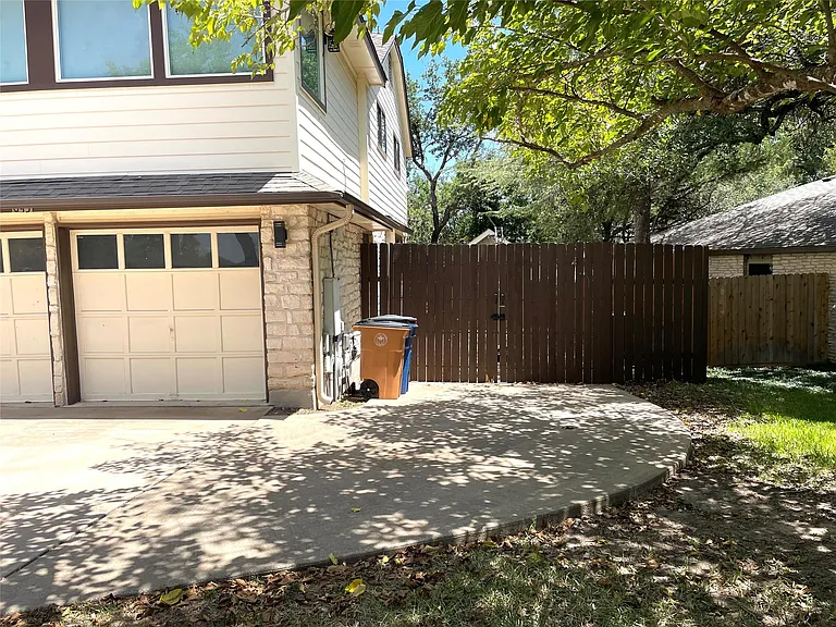 10431 Scotland Well Dr — Photo 3