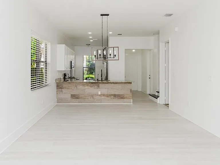 5360 Brin Way — Photo 4