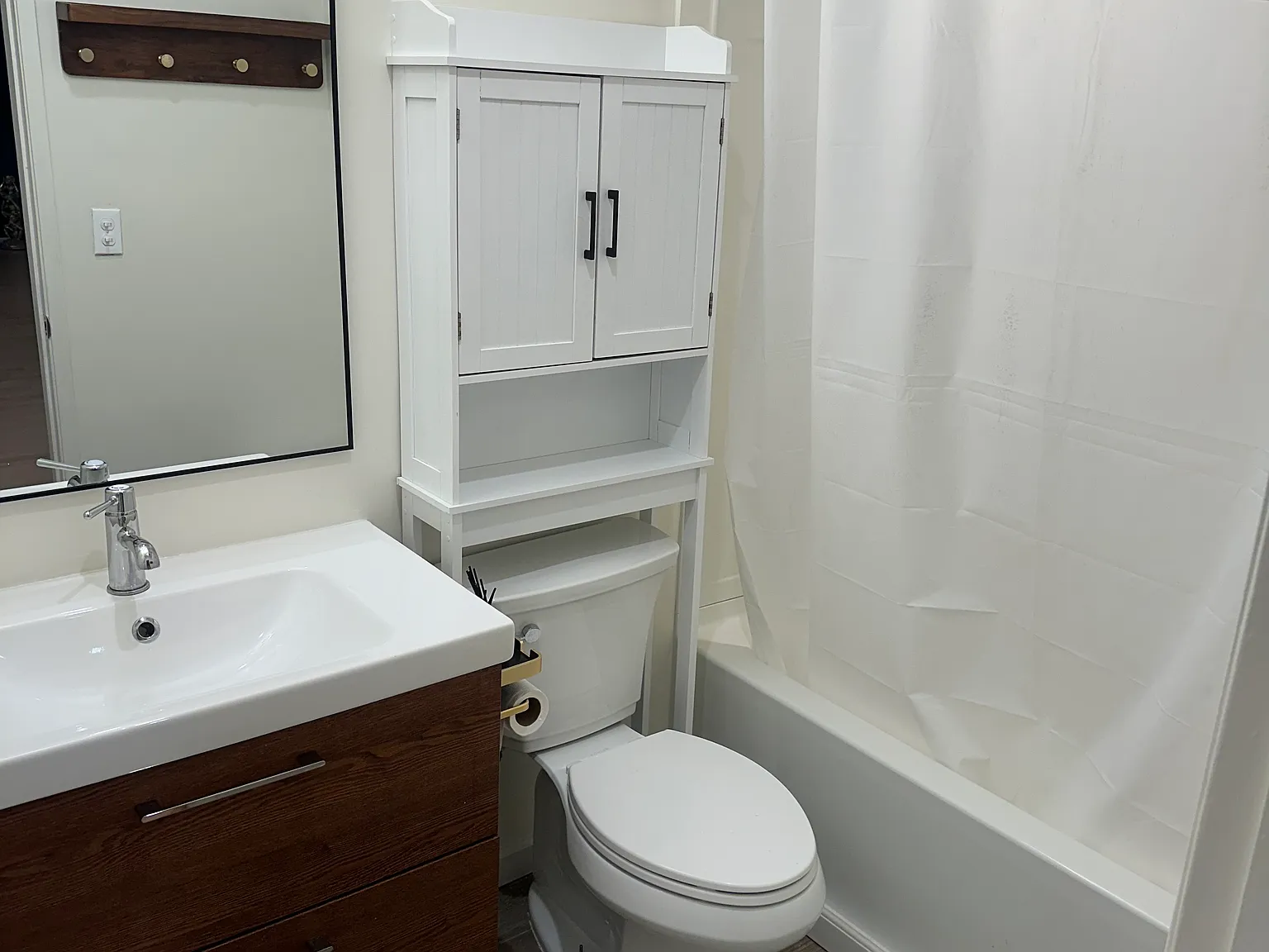 5429 Newcastle Ave — Photo 2