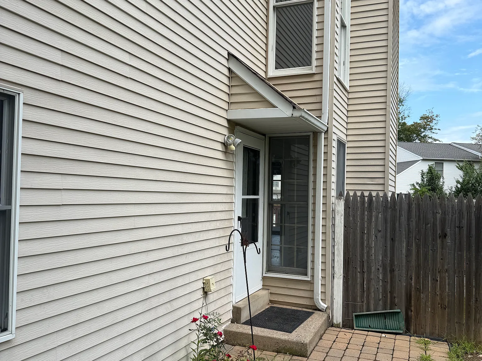 3 bed, 1682 sqft, $2,600 — Photo 2