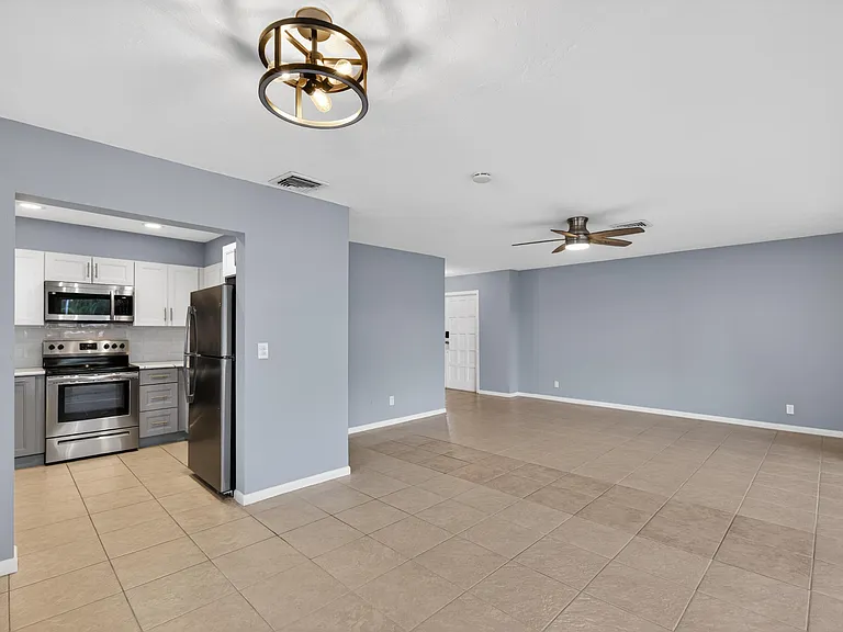 423 Pine Tree Ct #23 — Photo 8