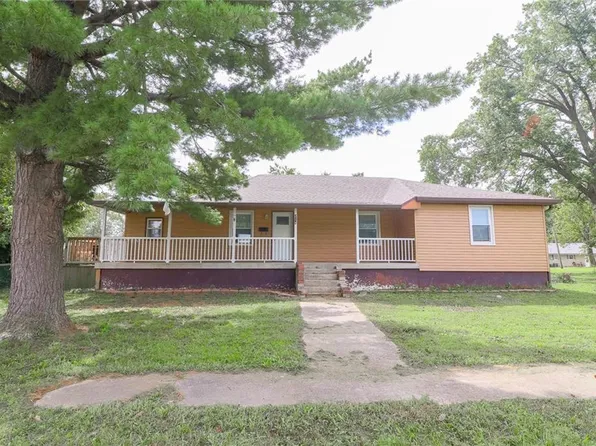 214 E 1st St, Appleton City, MO 64724
