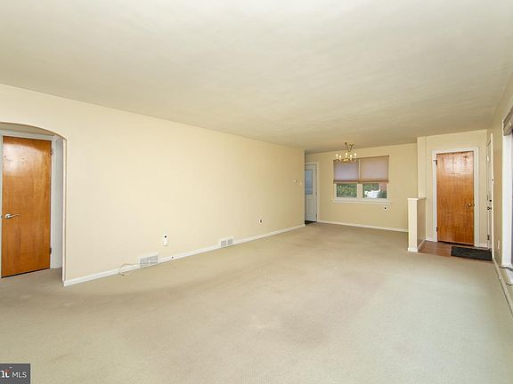 3rd image of 6 Sunset Dr