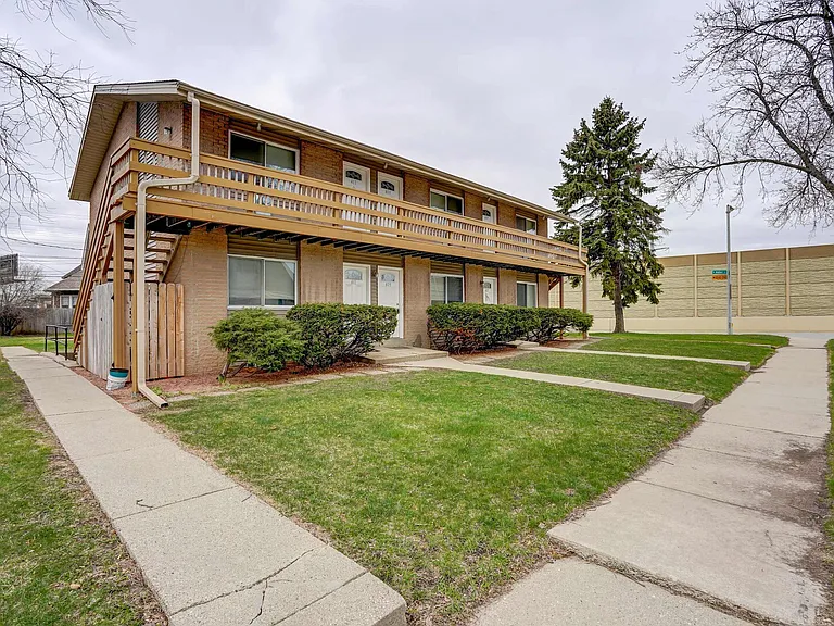 S 94th Pl — Photo 20