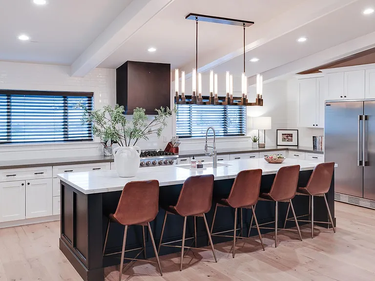 243 W Harmont Dr — Photo 1