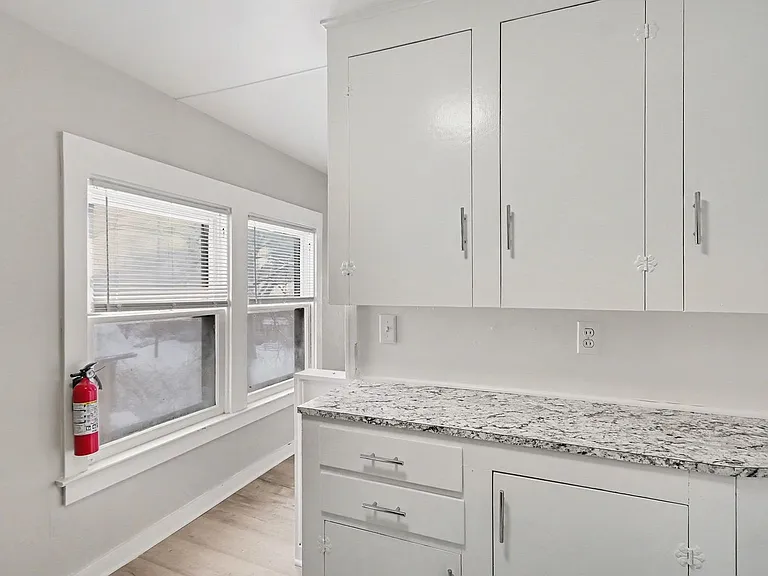 936 W Kalamazoo Ave — Photo 11