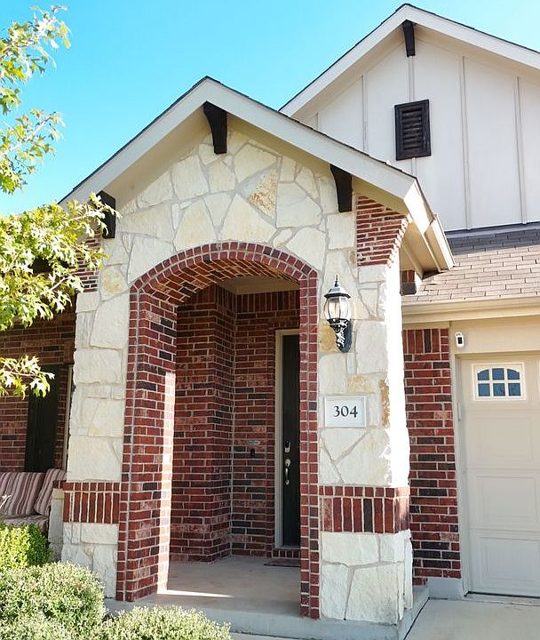 1st image of 304 Vista Gardens Dr