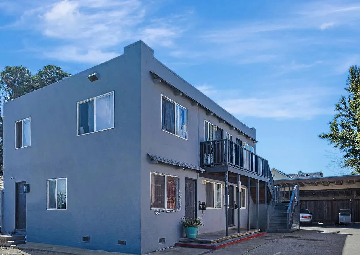 2804 Curtis Ave photo 1