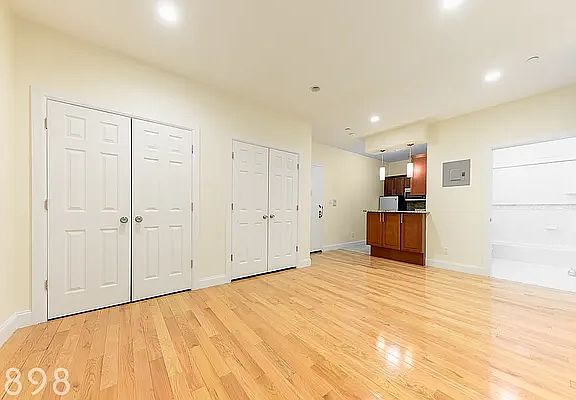 3rd image of 81 Wadsworth Ave #1