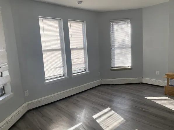 196 Park St #2, Hartford, CT 06106