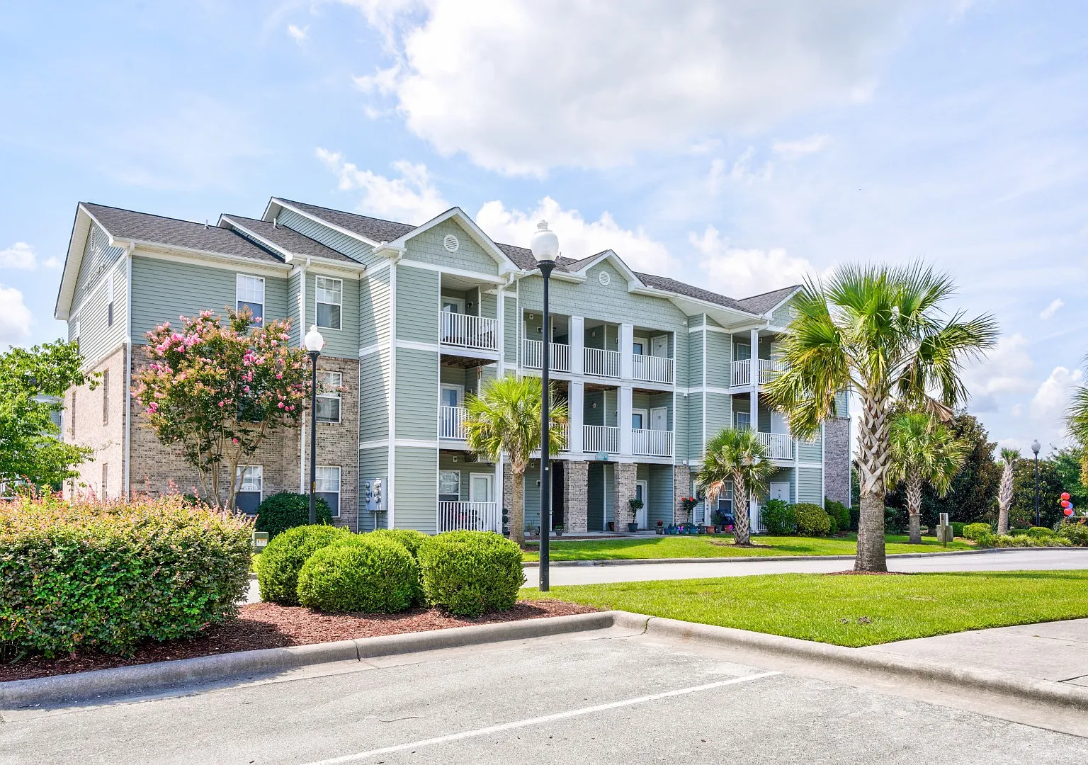 Charleston Place — Photo 1