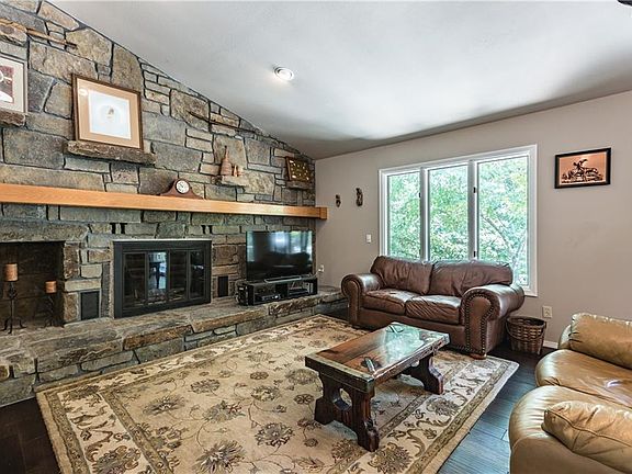 3rd image of 14 Boyce Ln