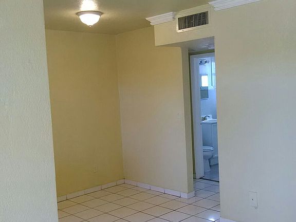 3rd image of 1939 N Glades Dr APT 01