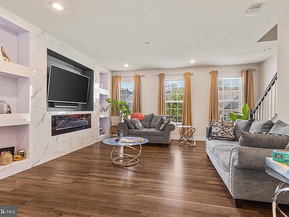 2nd image of 11373 Tolkien Ave