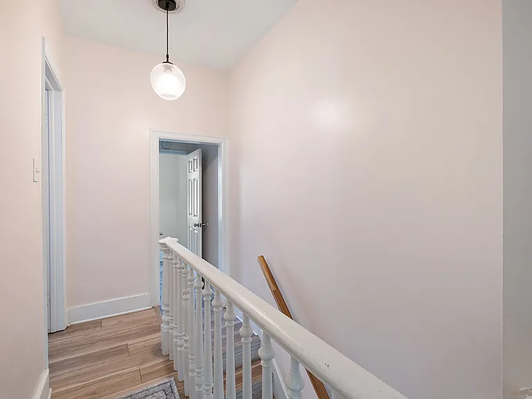 1123 W 7th St — Photo 10