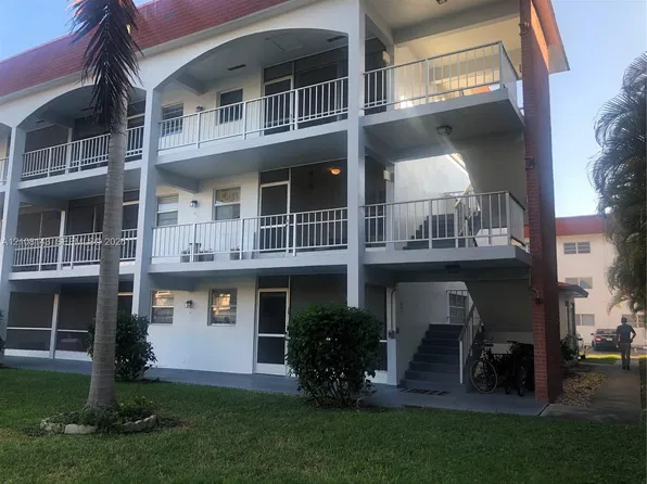 541 Blue Heron Dr APT 220, Hallandale, FL 33009
