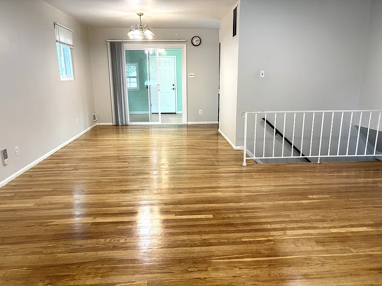 218 Upton St — Photo 2