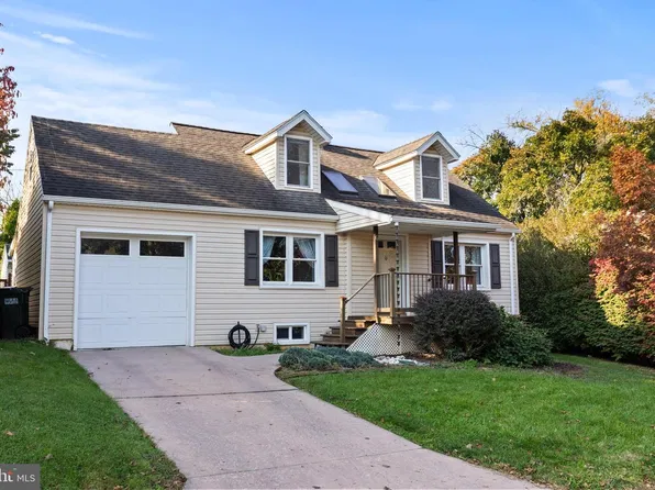 6 Ridgeway Dr, York, PA 17404