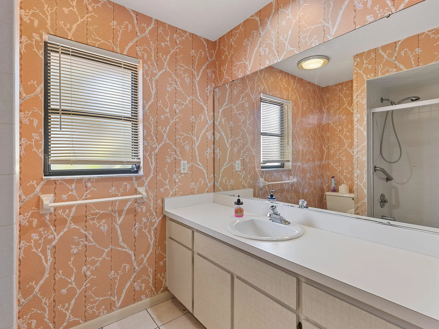 4 bed, 2.0 bath, 1942 sqft, $910 — Photo 3