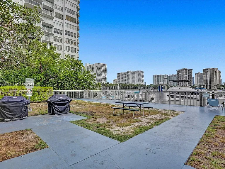 18041 Biscayne Blvd #803 — Photo 12
