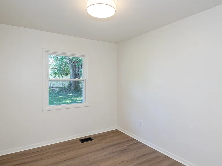 77 Ridgebury Dr — Photo 31