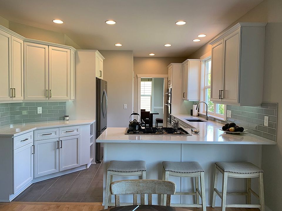 2nd image of 1454 NE Katsura St