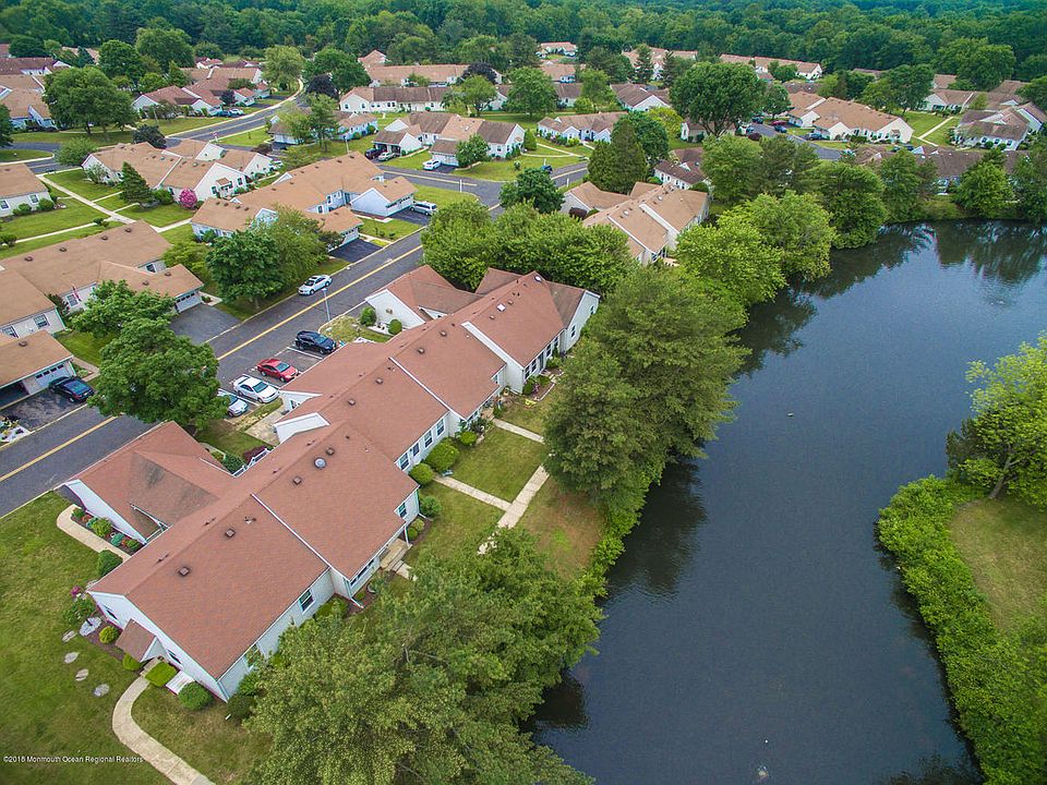 1st image of 80 Parkway Dr Unit E