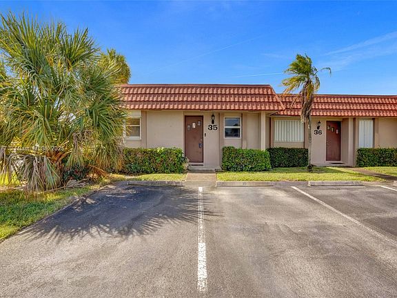 3rd image of 5725 Fernley Dr E APT 35