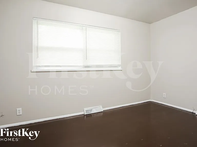 8820 Manchester Ave — Photo 5