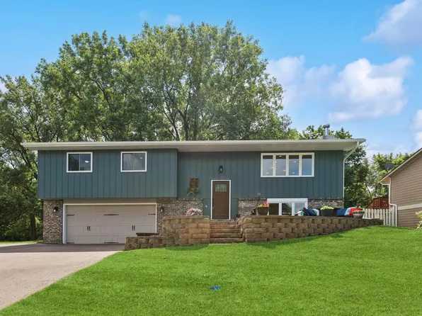 6774 E Shadow Lake Dr, Lino Lakes, MN 55014