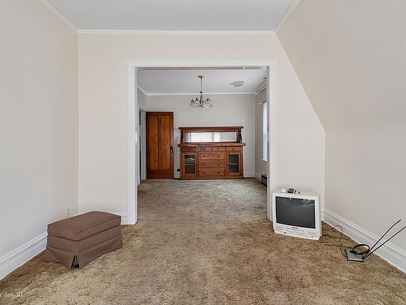 4th image of 5202 W Ainslie St