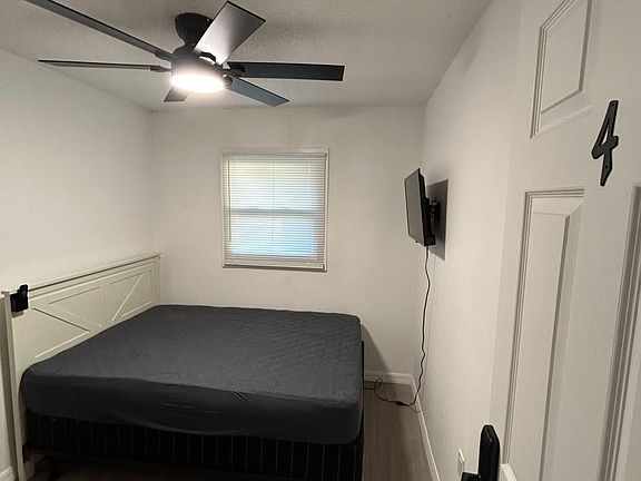 Full size bed, TV