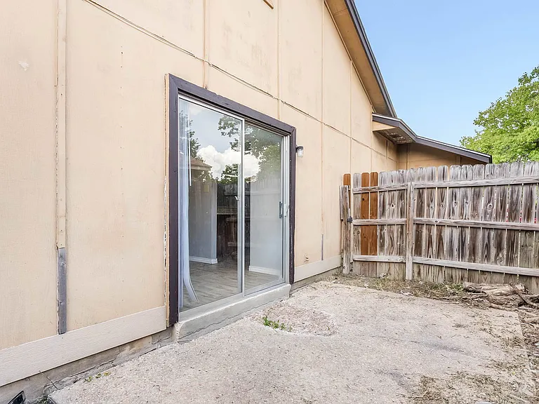 5204 Gawain Dr — Photo 17