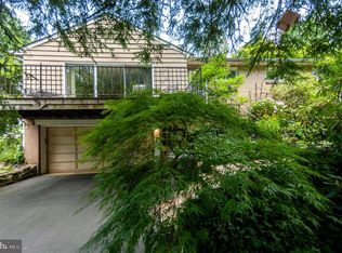 1066 Winding Creek Ln, Huntingdon Valley, PA 19006