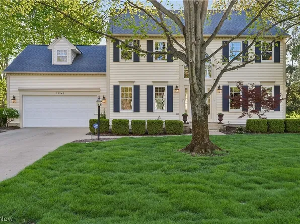 32245 Country Club Dr, Avon Lake, OH 44012
