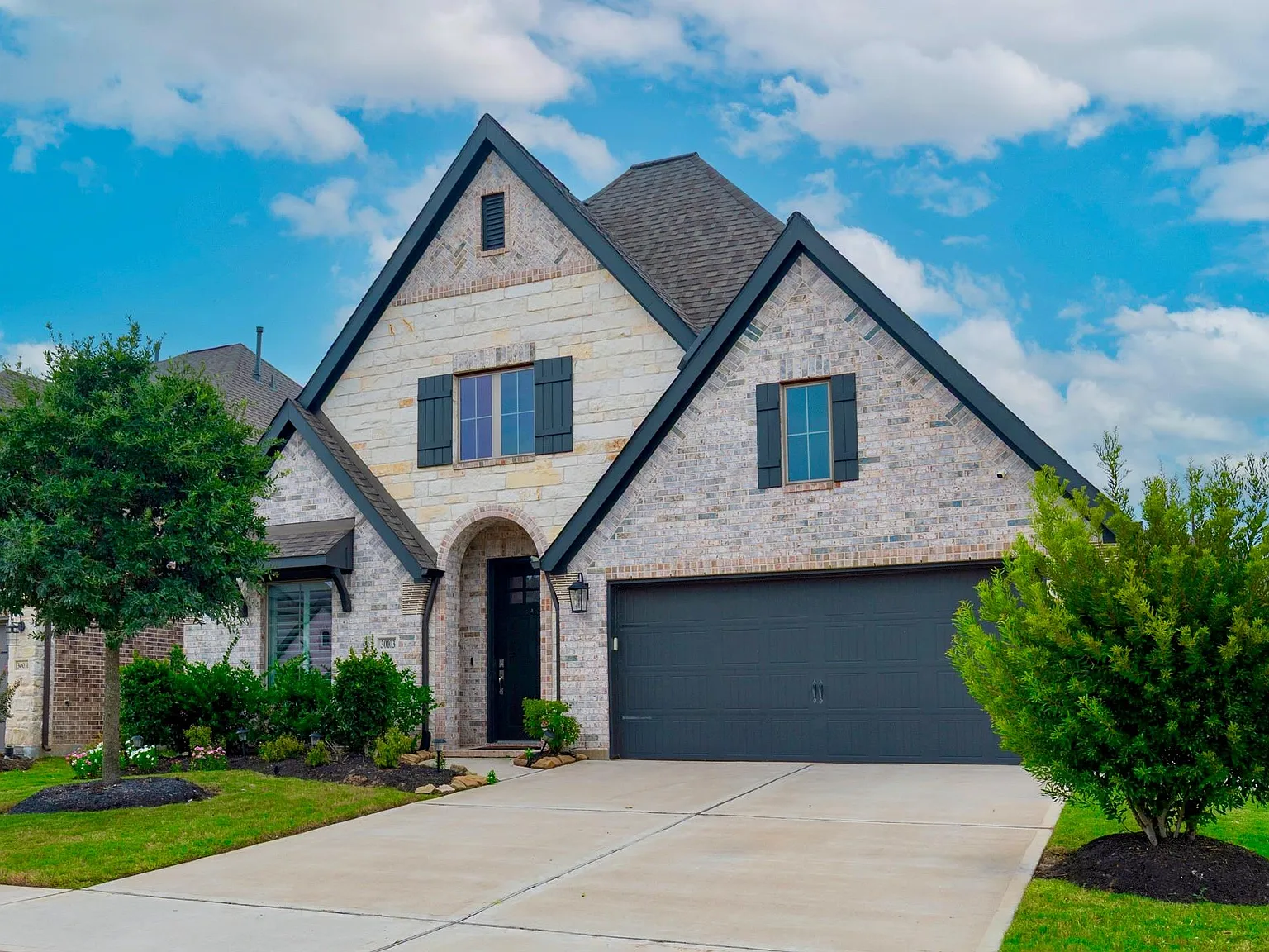 4 bed, 3.0 bath, 2432 sqft, $3,200 — Photo 1