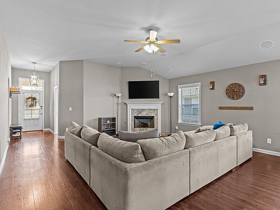 5th image of 9149 White Poplar Cir