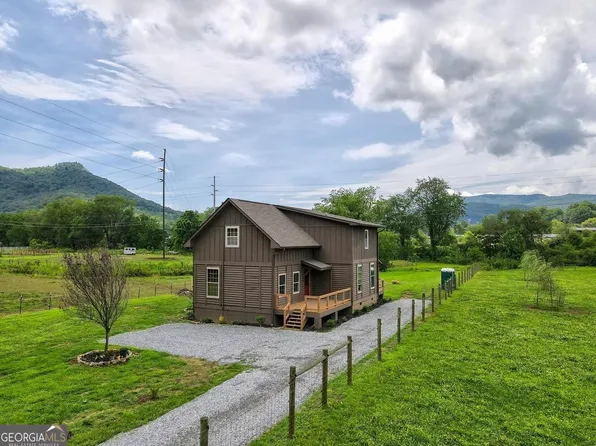 653 Yorkhouse Rd, Rabun Gap, GA 30568