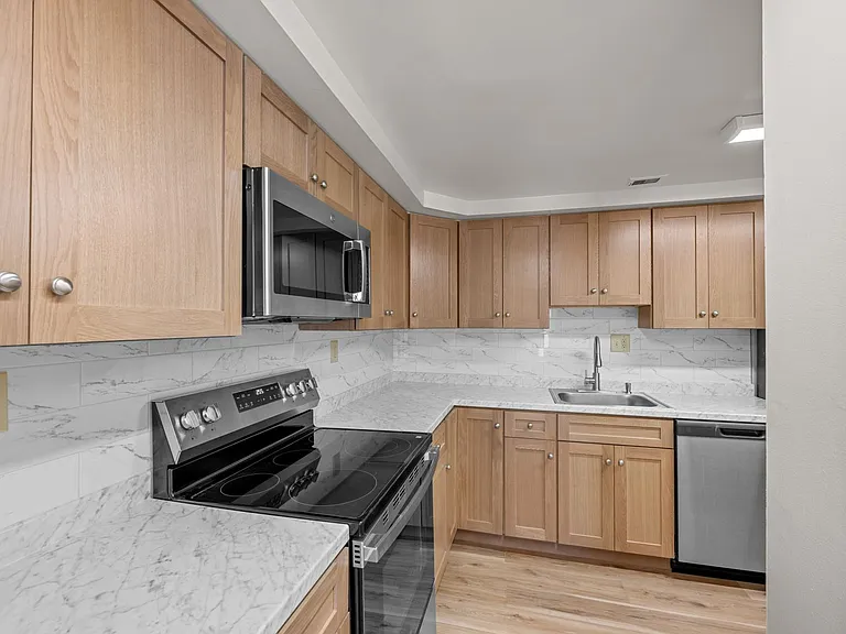 605 H St SW — Photo 15