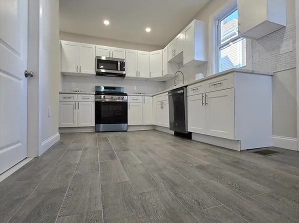 11 Mount Pleasant St #1, Waltham, MA 02452