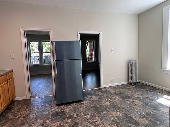 3rd image of 705 Linwood St Floor 1