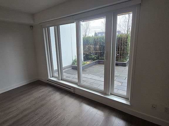 3rd image of 1588 Hastings St E #202