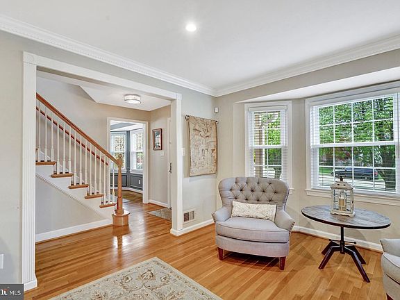 3rd image of 4019 N Chesterbrook Rd