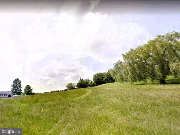 6 Stauffer Rd, Seven Valleys, PA 17360