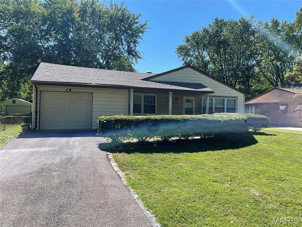 4 bed, 2.0 bath, 1745 sqft, $1,795 — Photo 1