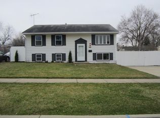 928 Mulberry Ln, Streamwood, IL
