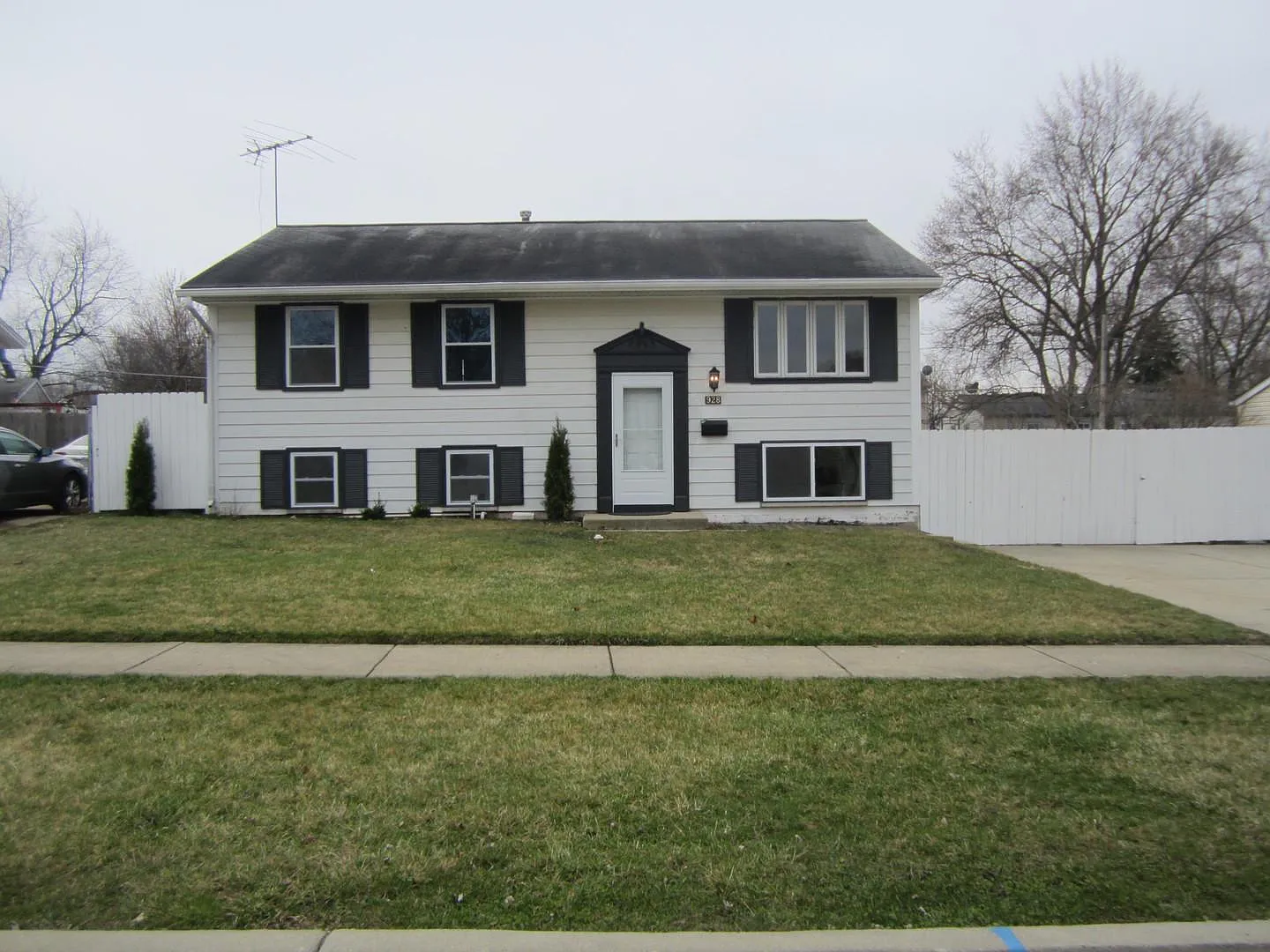 928 Mulberry Ln photo 1