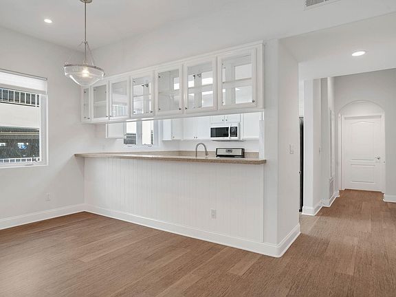 5th image of 11961 Montana Ave APT 306