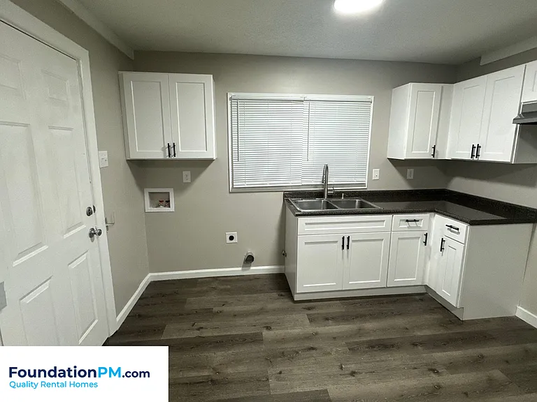 1711 S Sutton Dr — Photo 3
